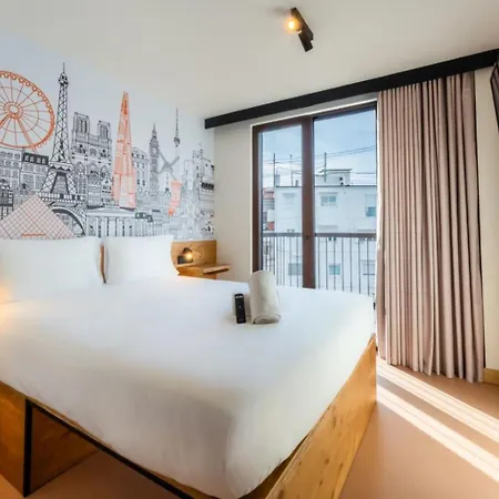 Easyhotel Ciutat Vella Hotell
