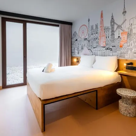 Easyhotel Ciutat Vella 2*