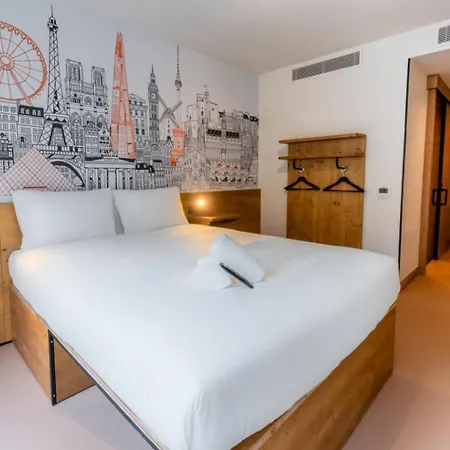 Easyhotel Ciutat Vella Hotel