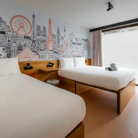 Easyhotel Ciutat Vella מלון