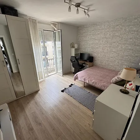 Rum i privatbostad En El Centro Con Balcon Valencia