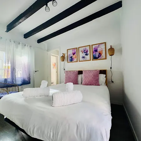 Design & Stylish House In The Center Of