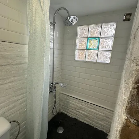 Precioso Con A/a En Ruzafa Con Terracita Privada Y Acceso A Un Jardin, 2-3 Personas *