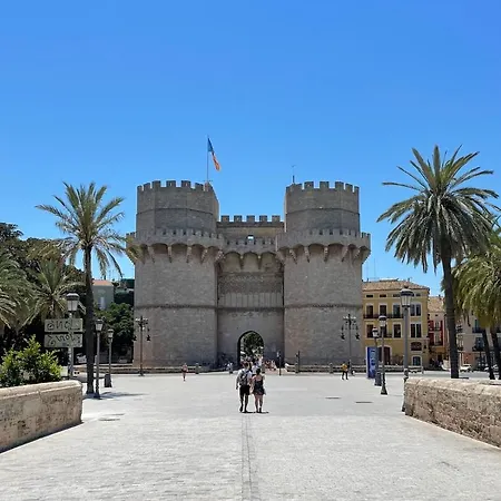 Boutique Loft 1 Next To Torres De Serrano Apartment *