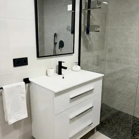 Across From The Turia Modern דירה *