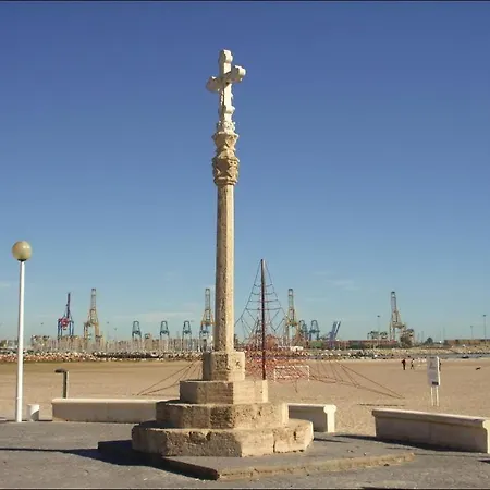 Pinedo Playa 公寓 *