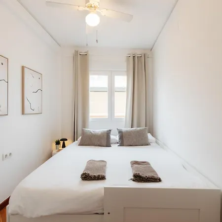 Your Sunny & Spacious Portview Apartman *