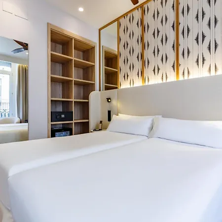 Petit Palace Plaza De La Reina 3* ולנסיה