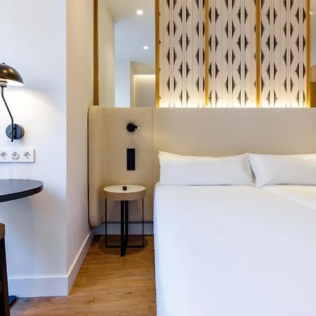 Petit Palace Plaza De La Reina Отель Валенсия