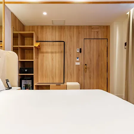 Petit Palace Plaza De La Reina 3* ולנסיה