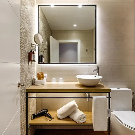 Petit Palace Plaza De La Reina 3*