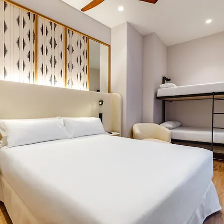 Petit Palace Plaza De La Reina Отель 3*