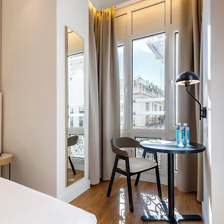 Petit Palace Plaza De La Reina מלון 3*