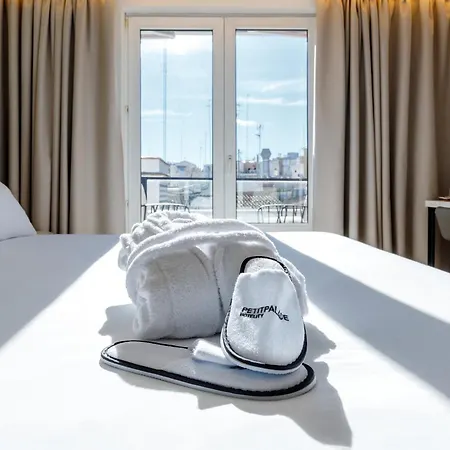Petit Palace Plaza De La Reina Отель Валенсия