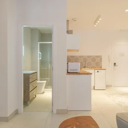 Gorgeous Close To Centre