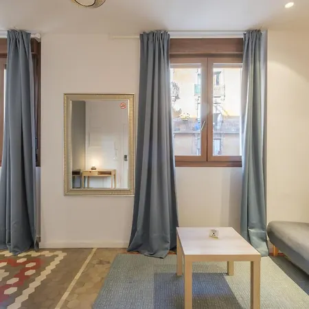 With Antique Floor & Lots Of Sun Light 4* バレンシア