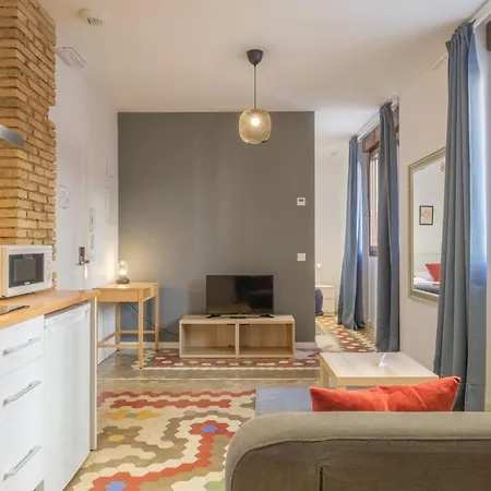 Aparthotel With Antique Floor & Lots Of Sun Light 4*