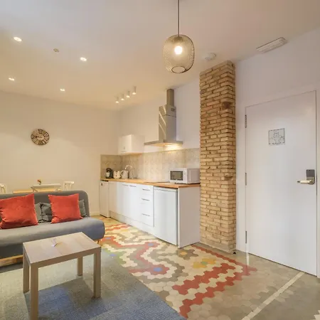 With Antique Floor & Lots Of Sun Light 4* バレンシア