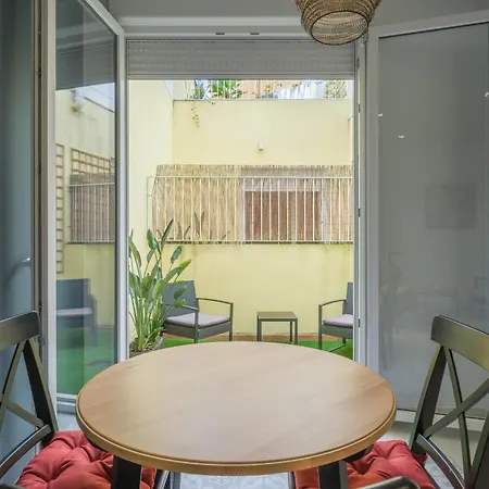 Chic & Comfortable Apartment, Private Terrace מלון דירות