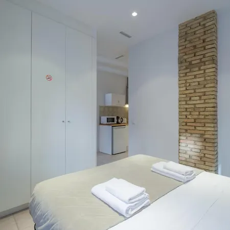 Ξενοδοχείο με διαμερίσματα Modern Close To Centre 4*