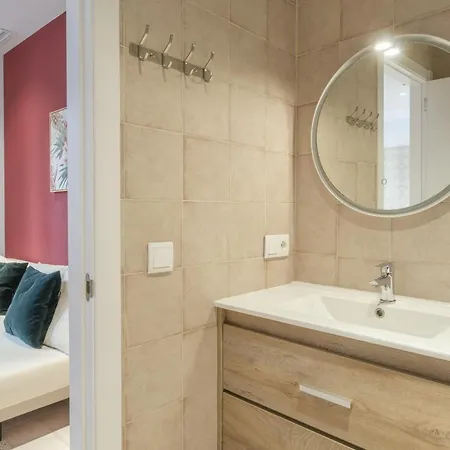 Modern Close To Centre شقة فندقية 4*