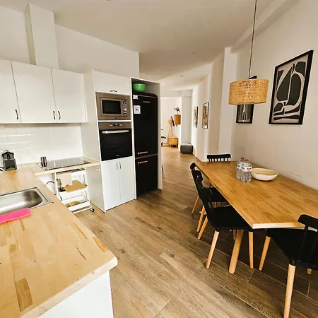 Eliving - Biopark Center & Airport アパート