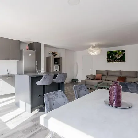 Modern 2br With Terrace In *