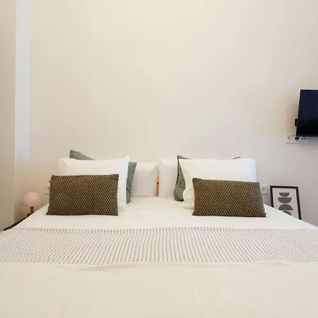 01 - Les Artes Apartment *