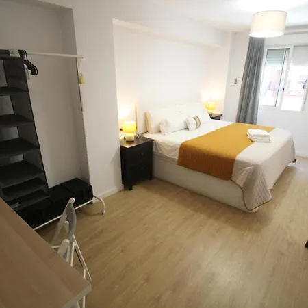 Ross - Flat With The Amenities