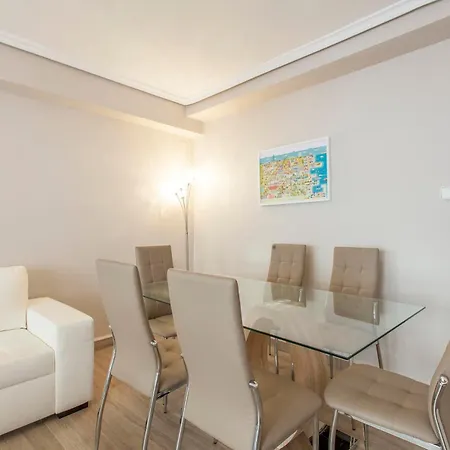 Flat 3 Bedroom In Extramurs