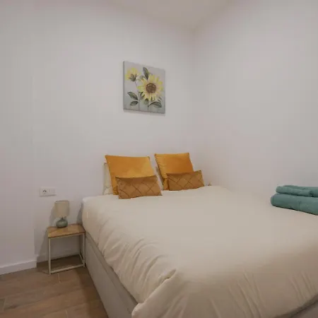 Comfortabel Next To La Marina Apartment
