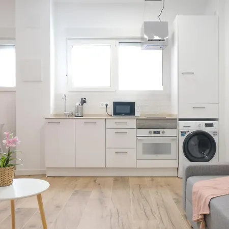 Near To Marathon - Of Arts & Sciences Lägenhet *