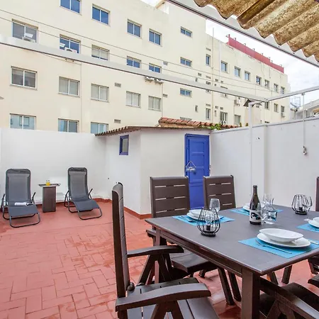 Апартаменты Flat 3 Bedroom In Extramurs