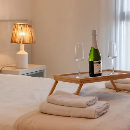 Vibe - Oceanfront Escape Apartment *