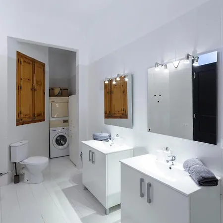 2 Bedroom Historical Center Apartment *