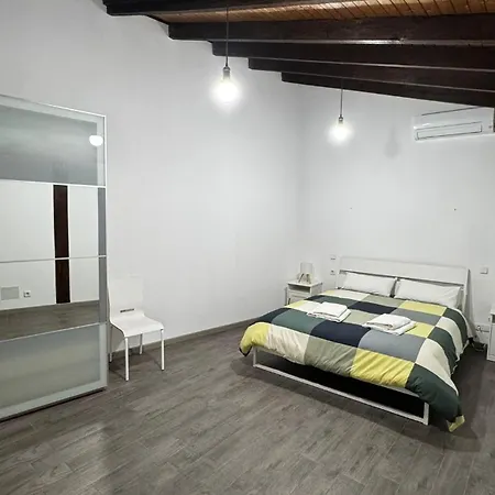 Plaza La Reina 3th Floor & No Elevator * Valencie