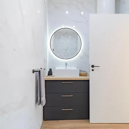 Prime Location, Bright & Cozy