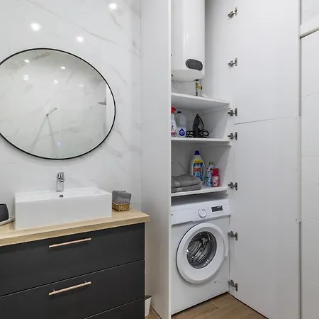 Апартаменты Prime Location, Bright & Cozy