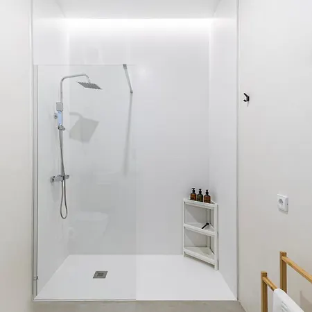 Modern & Stylish Close To The Apartment