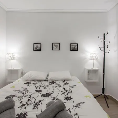 Flat 3 Bedroom In Extramurs Апартаменты *