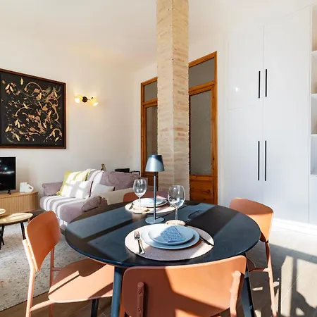 Prime Location, Bright & Cozy *