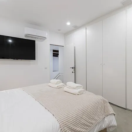 Modern & Stylish Close To The