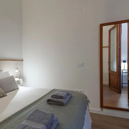 Prime Location, Bright & Cozy *