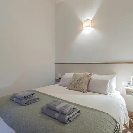 Prime Location, Bright & Cozy