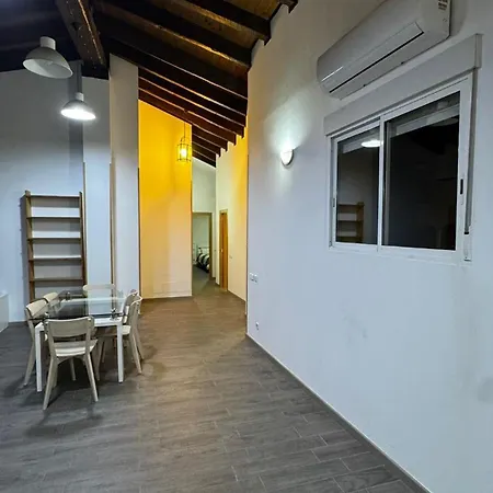 Plaza La Reina 3Th Floor & No Elevator 아파트 발렌시아