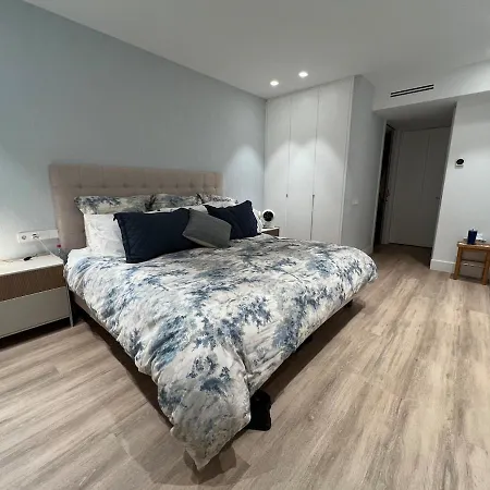 Bright Spacious Luxury Apartment