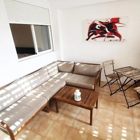 Ross - Flat With The Amenities