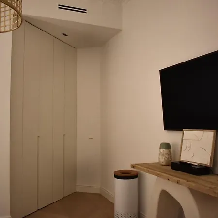 Stylish & Cozy Flat In Heart Of Eixample, Valensiya