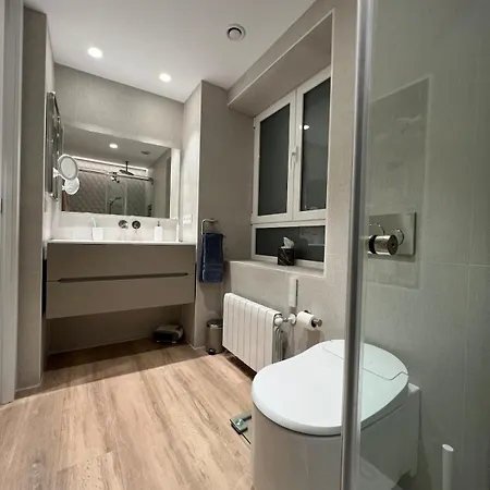 Bright Spacious Luxury Apartment