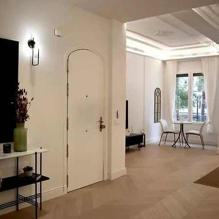 Daire Stylish & Cozy Flat In Heart Of Eixample,